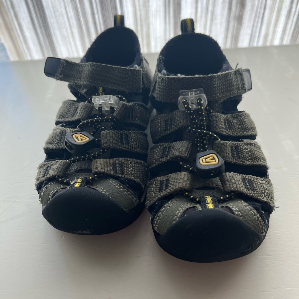 Keen hiking sandals toddler size 8